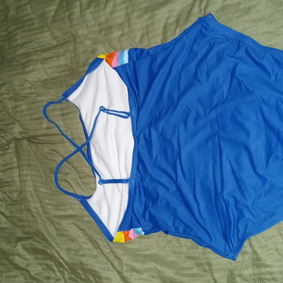 One piece - Picture 2 of 5